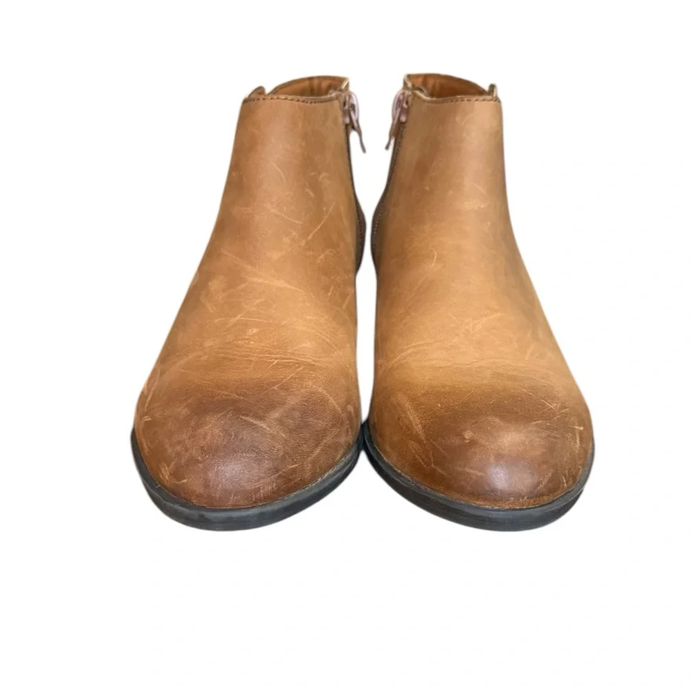 Clarks Addiy Tan Ankle Boots with Low Stacked Heel and Zipper Closure Size 6.5